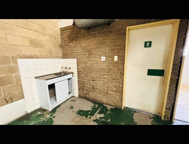 166M² WAREHOUSE TO LET IN ROBERTVILLE